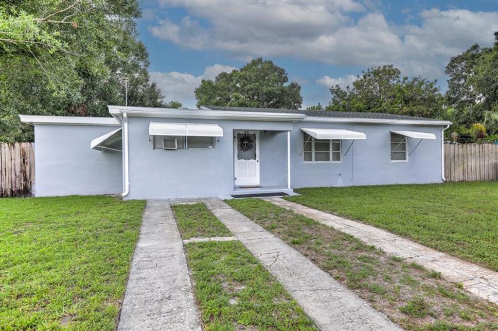 Photo of 1014 S 7th St, Fort Pierce, FL 34950 (MLS # F10514292)