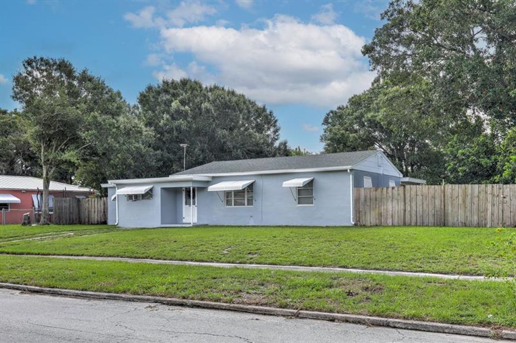 Photo of 1014 S 7th St, Fort Pierce, FL 34950 (MLS # F10514292)