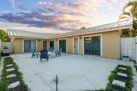 Photo of 5651 Golden Eagle Cir #5651, Palm Beach Gardens, FL 33418 (MLS # F10530324)