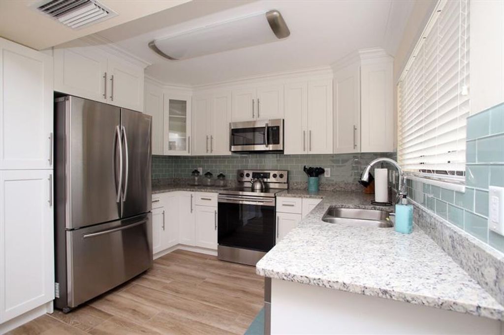 Photo of 67 Balfour Rd, Palm Beach Gardens, FL 33418 (MLS # F10519094)