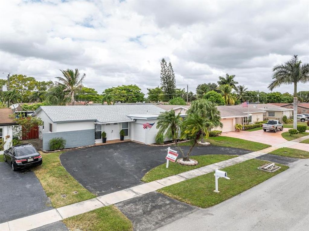 Photo of 9511 NW 21st Mnr, Sunrise, FL 33322 (MLS # F10530844)