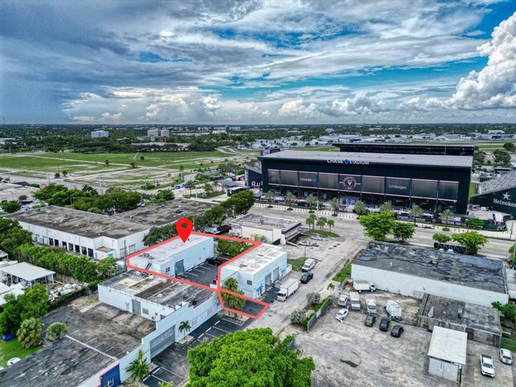 Photo of 1120 NW 54th St, Fort Lauderdale, FL 33309 (MLS # F10528319)