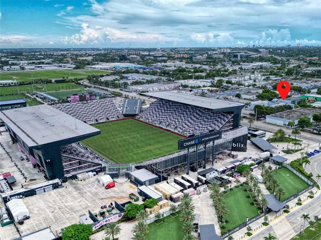 Photo of 1120 NW 54th St, Fort Lauderdale, FL 33309 (MLS # F10528319)