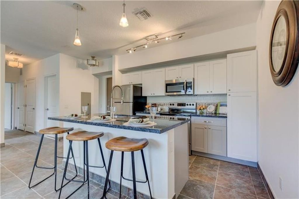 Photo of 1550 NE 34th Ct #3E, Oakland Park, FL 33334 (MLS # F10531386)
