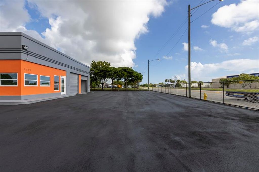 Photo of 5001 N Dixie Hwy, Deerfield Beach, FL 33064 (MLS # F10534093)