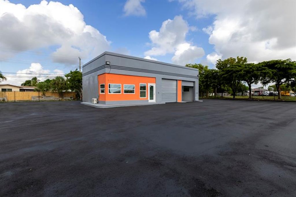 Photo of 5001 N Dixie Hwy, Deerfield Beach, FL 33064 (MLS # F10534093)