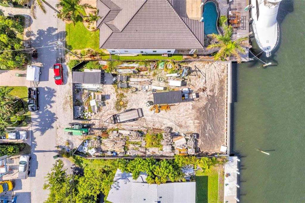 Photo of 1725 SE 13th St, Fort Lauderdale, FL 33316 (MLS # F10534426)