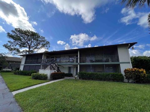 Photo of 6272 Chasewood Dr #E, Jupiter, FL 33458 (MLS # F10532008)