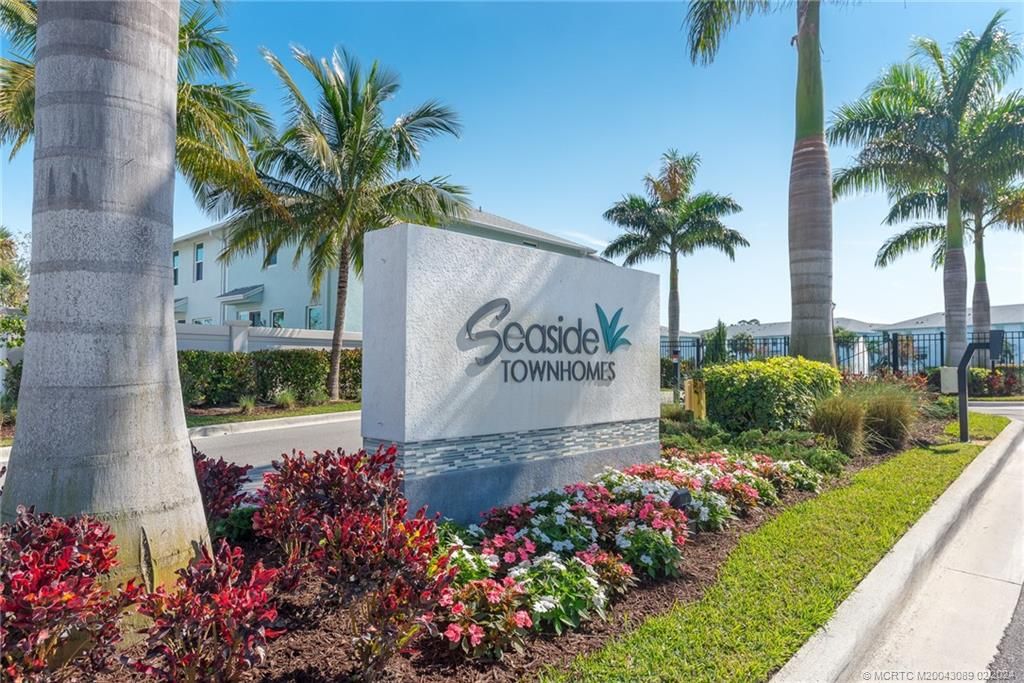 Photo of 341 SE Halifax Lane, Stuart, FL 34994 (MLS # M20043089)