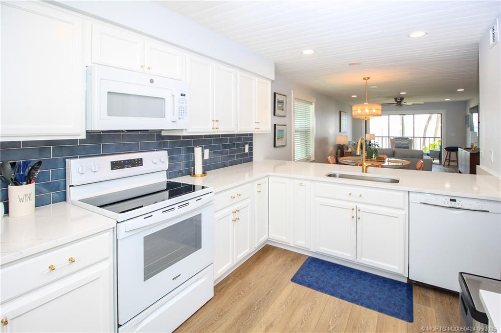 Stuart, Florida 34996, United States, 2 Bedrooms Bedrooms, ,2 BathroomsBathrooms,Residential,Active,121324