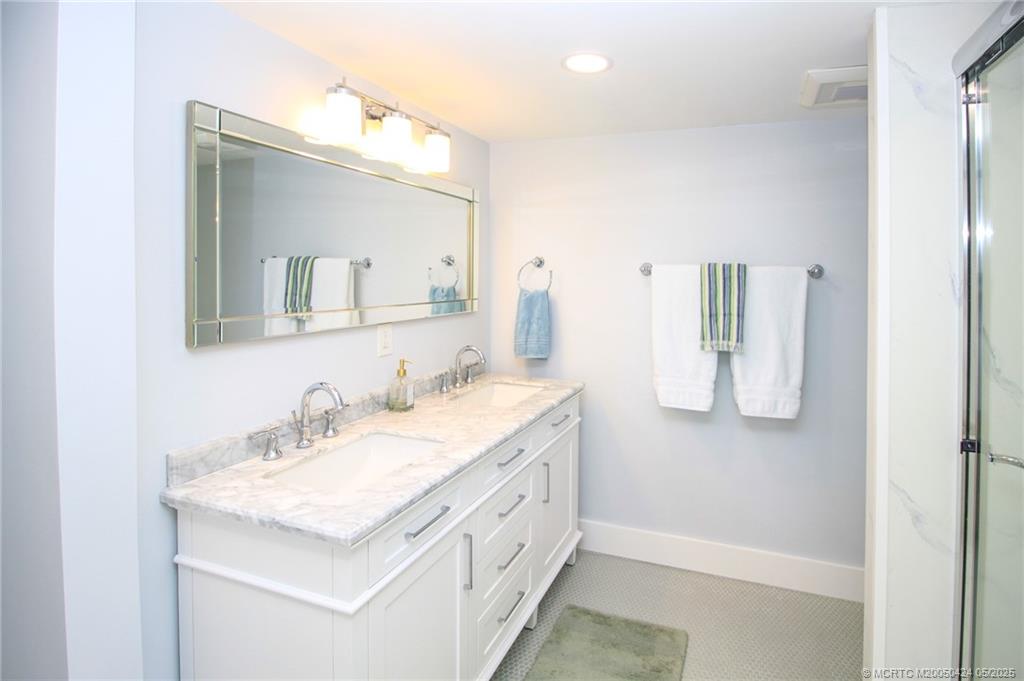 Stuart, Florida 34996, United States, 2 Bedrooms Bedrooms, ,2 BathroomsBathrooms,Residential,Active,121324