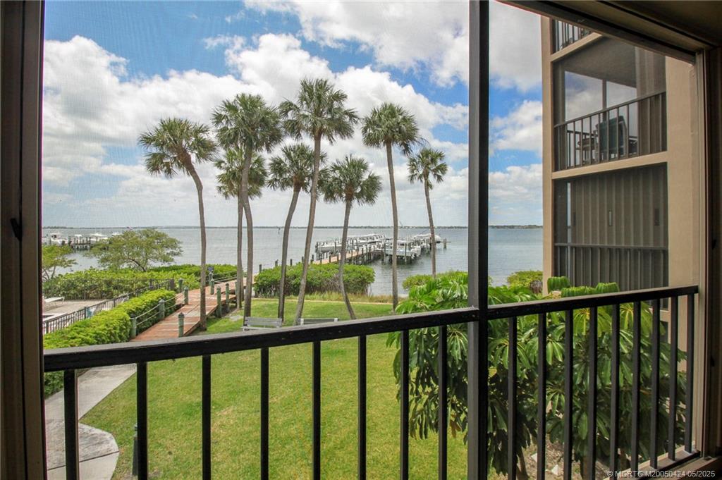 Stuart, Florida 34996, United States, 2 Bedrooms Bedrooms, ,2 BathroomsBathrooms,Residential,Active,121324