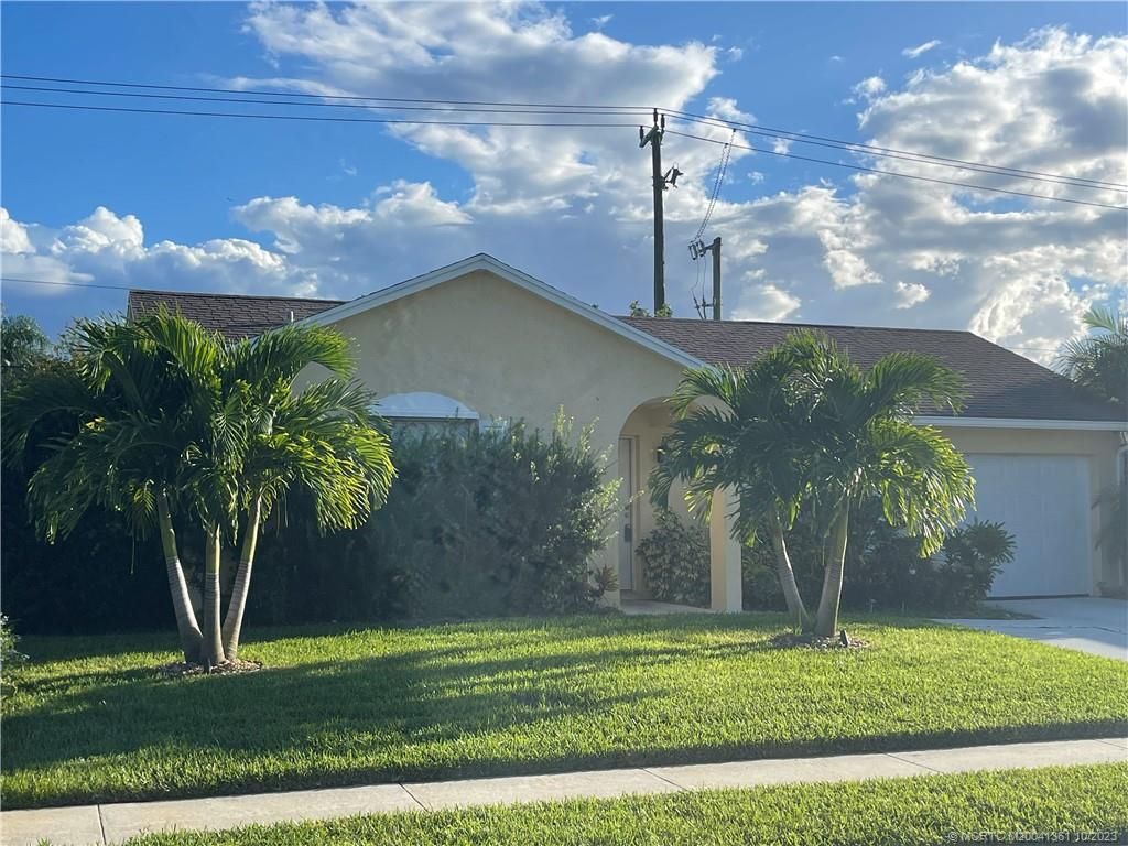 Photo of 124 Banyan Circle, Jupiter, FL 33458 (MLS # M20041361)