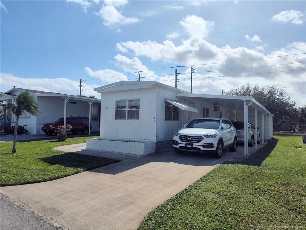 Photo of 166 SE Trafalgar Terrace, Stuart, FL 34994 (MLS # M20047547)