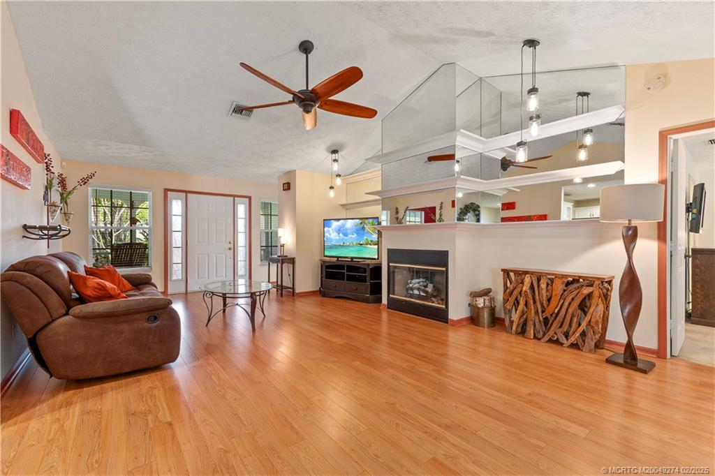 Port Saint Lucie, Florida 34953, United States, 4 Bedrooms Bedrooms, ,3 BathroomsBathrooms,Residential,Pending,77541