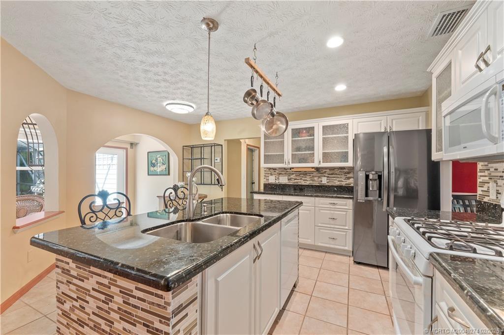 Port Saint Lucie, Florida 34953, United States, 4 Bedrooms Bedrooms, ,3 BathroomsBathrooms,Residential,Pending,77541