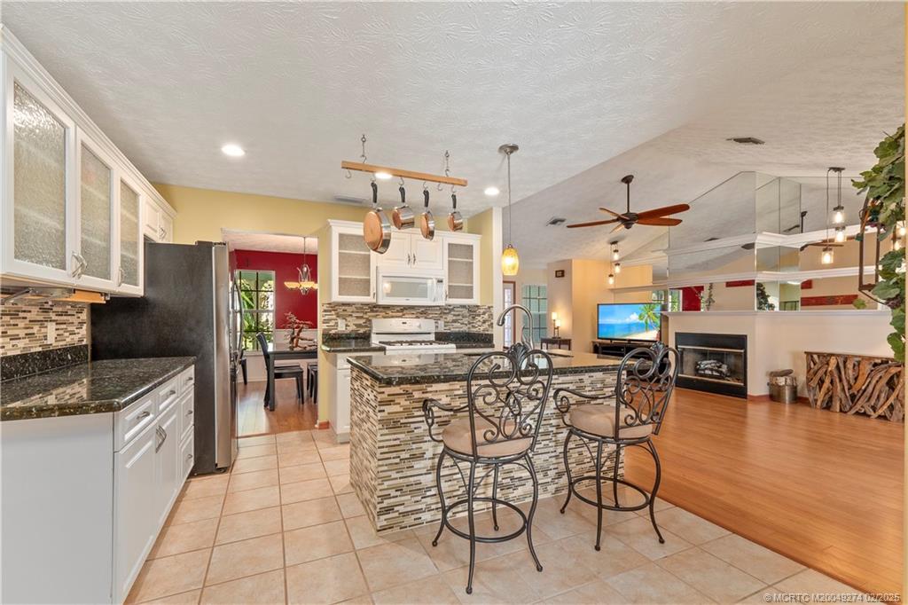 Port Saint Lucie, Florida 34953, United States, 4 Bedrooms Bedrooms, ,3 BathroomsBathrooms,Residential,Pending,77541