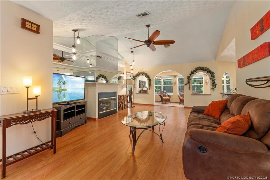 Port Saint Lucie, Florida 34953, United States, 4 Bedrooms Bedrooms, ,3 BathroomsBathrooms,Residential,Pending,77541