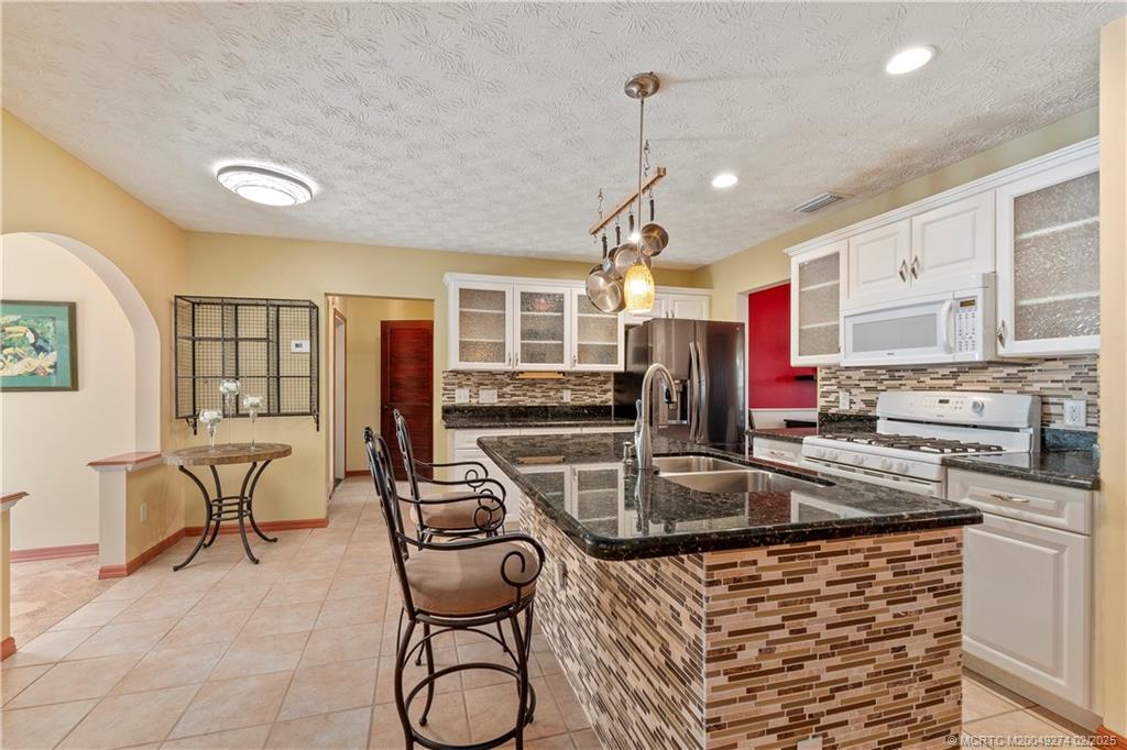 Port Saint Lucie, Florida 34953, United States, 4 Bedrooms Bedrooms, ,3 BathroomsBathrooms,Residential,Pending,77541