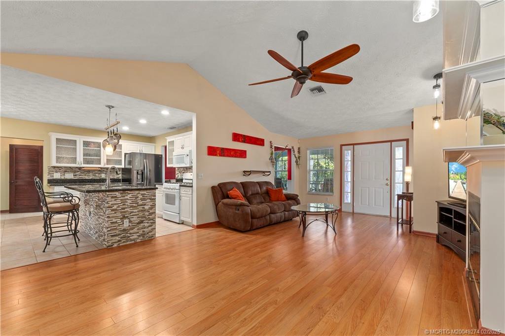 Port Saint Lucie, Florida 34953, United States, 4 Bedrooms Bedrooms, ,3 BathroomsBathrooms,Residential,Pending,77541