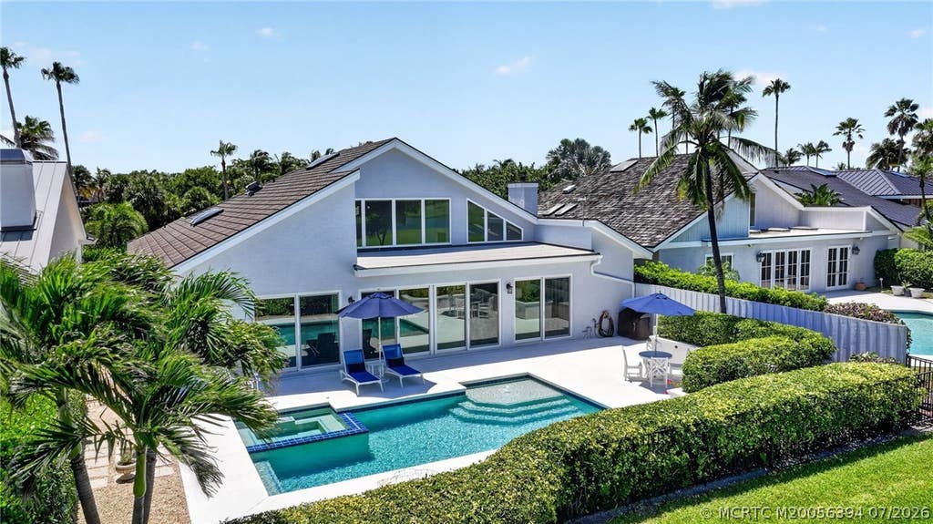 Photo of 6943 SE Harbor Circle, Stuart, FL 34996 (MLS # M20056394)