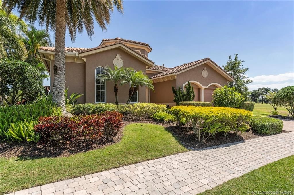 Photo of 110 SE San Fratello, Port Saint Lucie, FL 34984 (MLS # M20050260)