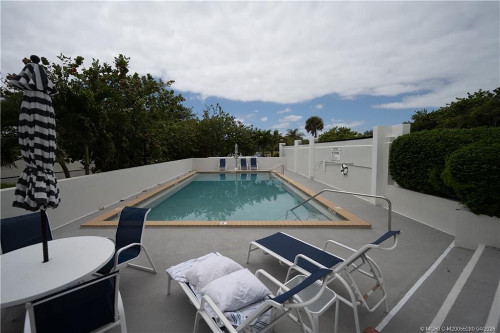 Stuart, Florida, 34996, United States, 2 Bedrooms Bedrooms, ,2 BathroomsBathrooms,Residential,Active,2036624