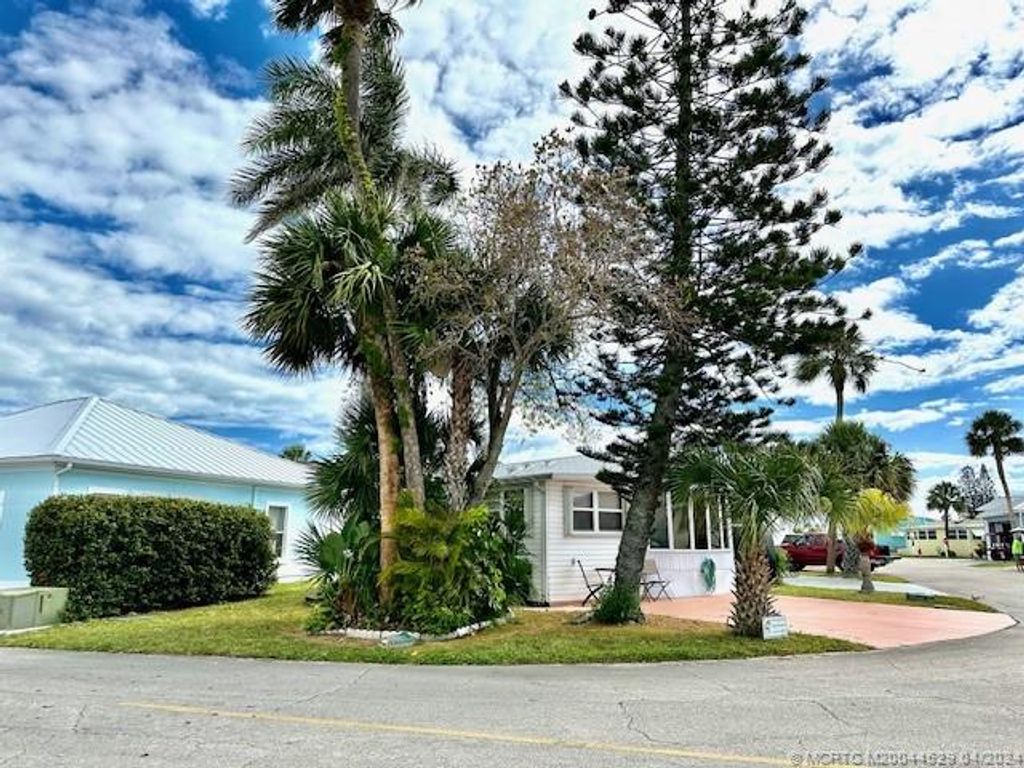 Photo of 952 Nettles Boulevard, Jensen Beach, FL 34957 (MLS # M20044529)