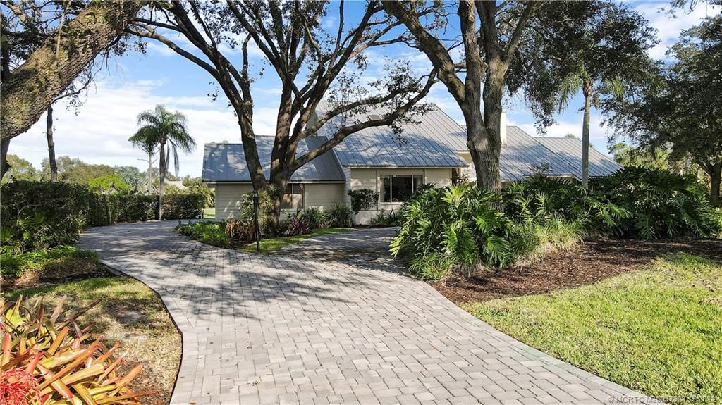 Photo of 6232 SE Canterbury Lane, Stuart, FL 34997 (MLS # M20037308)