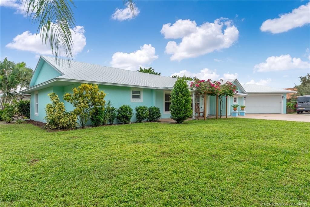 Photo of 4019 SE Robertson Road, Stuart, FL 34997 (MLS # M20041298)