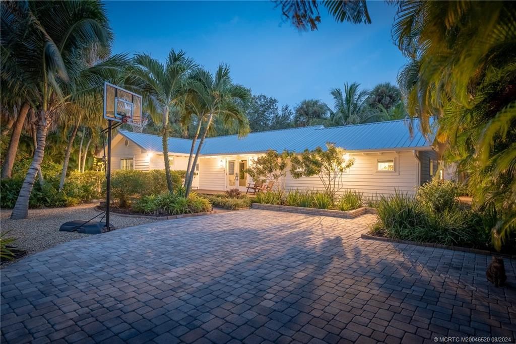 Photo of 547 SW Riverview Street, Stuart, FL 34994 (MLS # M20046520)