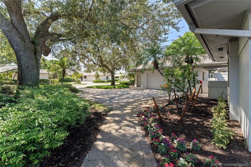Photo of 6101 SE Oakmont Place, Stuart, FL 34997 (MLS # M20040894)