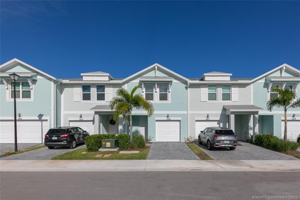 Photo of 325 SE Halifax Lane, Stuart, FL 34994 (MLS # M20037558)