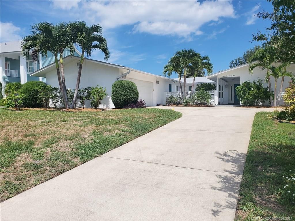 Photo of 3331 NE Skyline Drive, Jensen Beach, FL 34957 (MLS # M20046640)