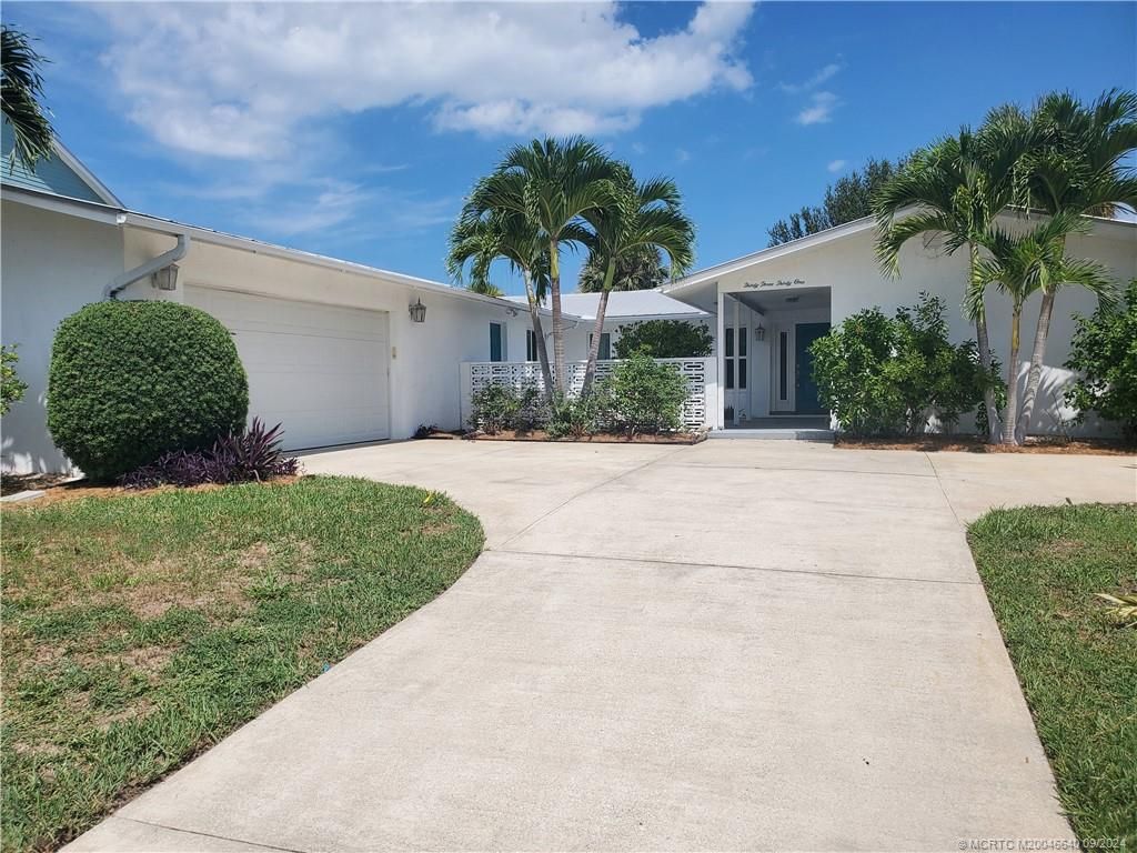 Photo of 3331 NE Skyline Drive, Jensen Beach, FL 34957 (MLS # M20046640)