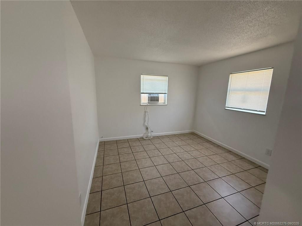 Photo of 1865 40th Avenue, Vero Beach, FL 32960 (MLS # M20052275)