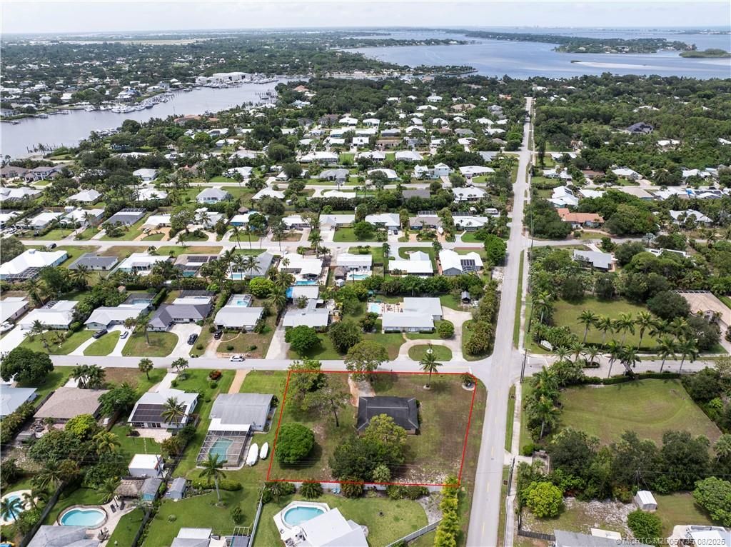 Photo of 4800 SE Bayshore Terrace, Stuart, FL 34997 (MLS # M20051735)