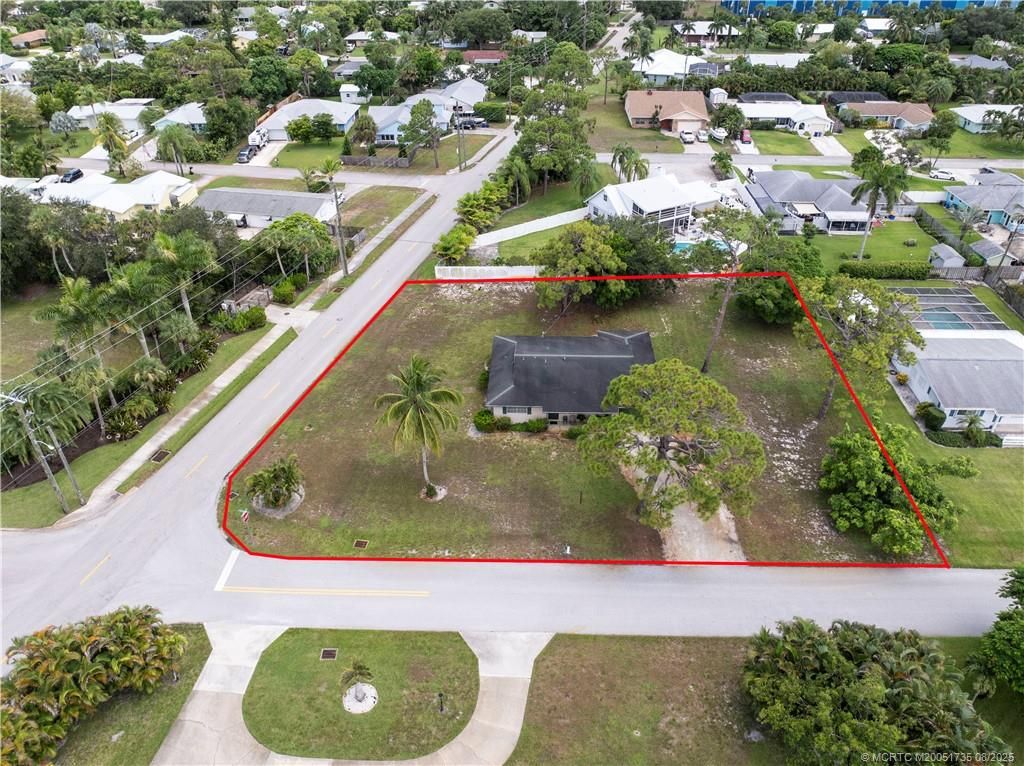 Photo of 4800 SE Bayshore Terrace, Stuart, FL 34997 (MLS # M20051735)