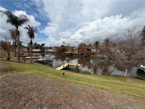 Homes For Sale - 880 SE Degan Drive<br/> Saint Lucie County, Port St. Lucie, FL 34983