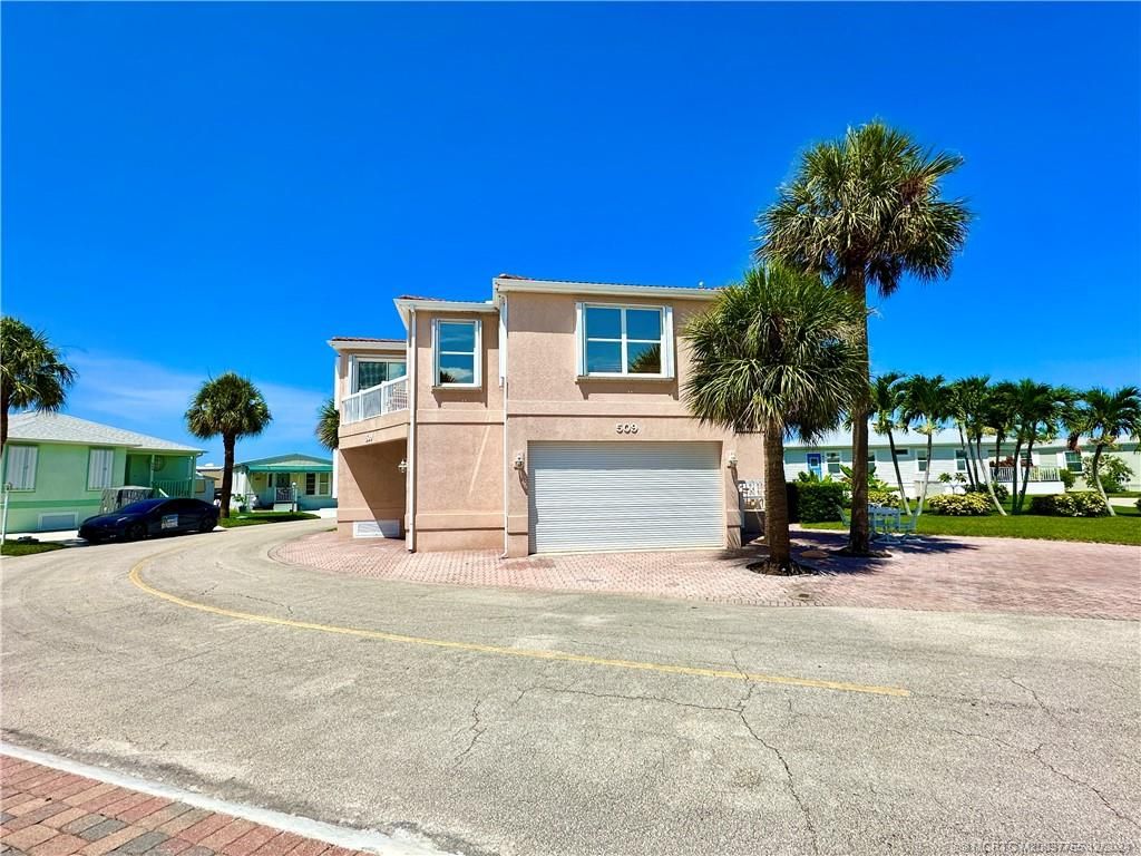 Photo of 509 Nettles Boulevard, Jensen Beach, FL 34957 (MLS # M20037755)