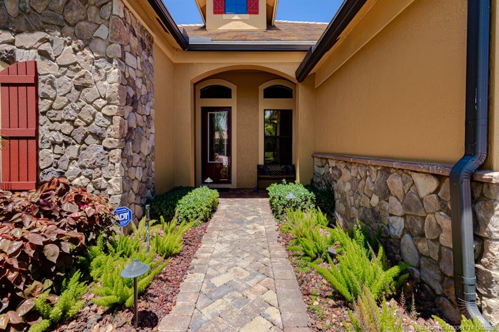 4644 SW Gossamer Circle