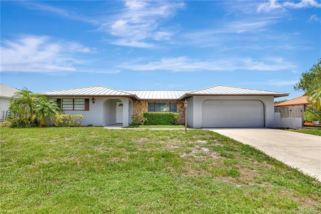 Photo of 926 NE Vanda Terrado, Jensen Beach, FL 34957 (MLS # M20050978)