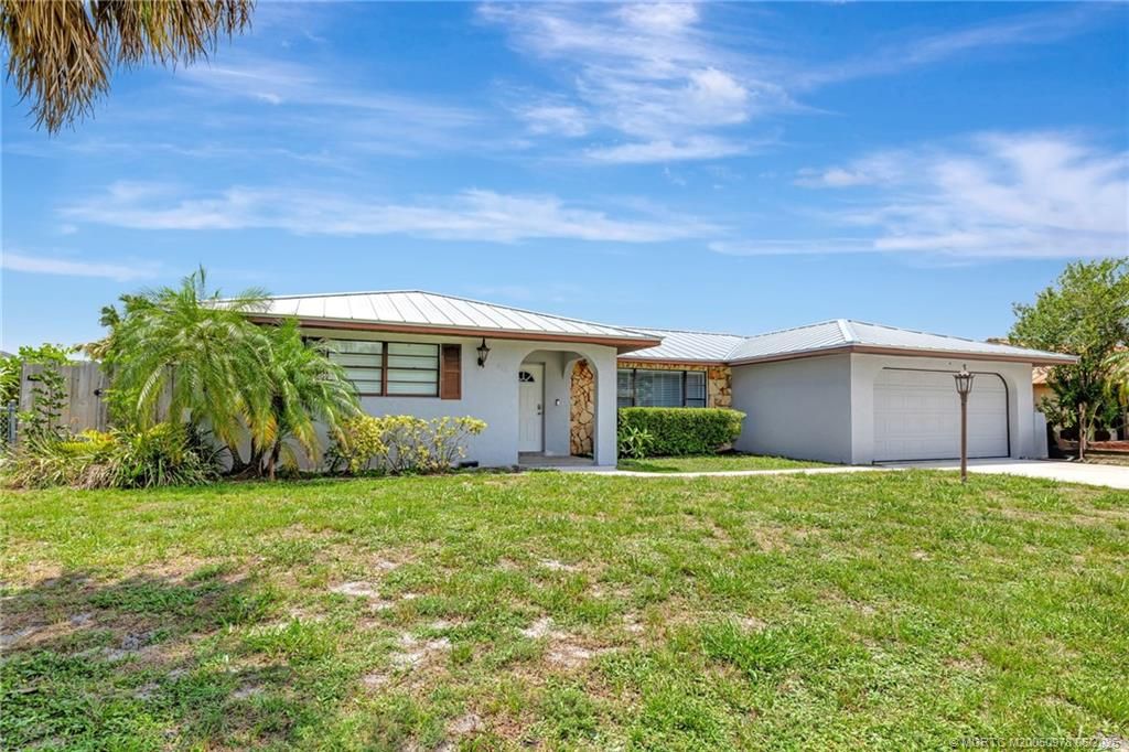 Photo of 926 NE Vanda Terrado, Jensen Beach, FL 34957 (MLS # M20050978)