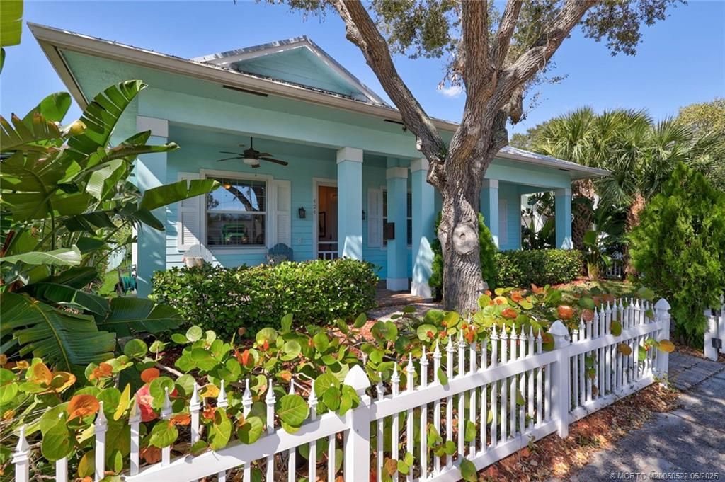 Photo of 424 SW Camden Avenue, Stuart, FL 34994 (MLS # M20050522)