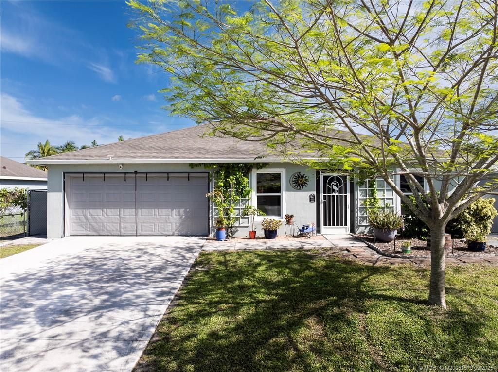 Photo of 962 SW McElroy Avenue, Port Saint Lucie, FL 34953 (MLS # M20051579)