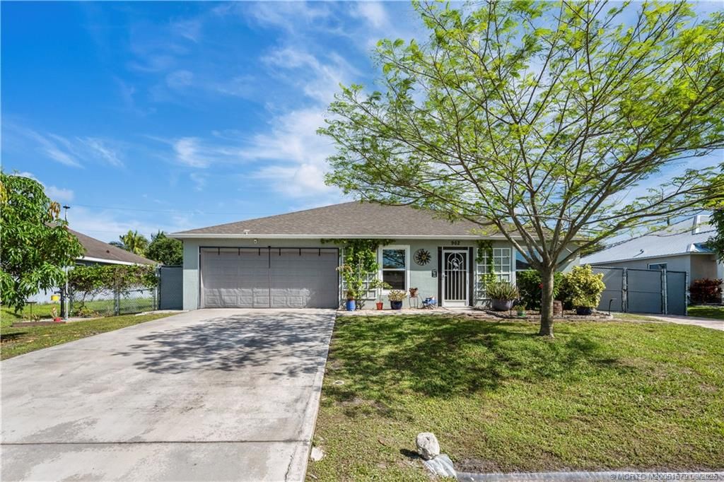 Photo of 962 SW McElroy Avenue, Port Saint Lucie, FL 34953 (MLS # M20051579)