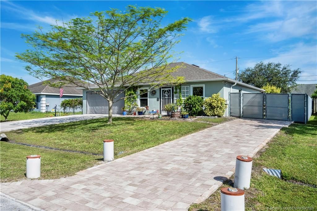 Photo of 962 SW McElroy Avenue, Port Saint Lucie, FL 34953 (MLS # M20051579)