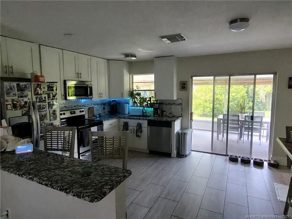 Photo of 124 Banyan Circle, Jupiter, FL 33458 (MLS # M20040599)