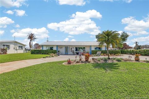 Homes For Sale - 2004 5th Court<br/> Vero Beach, FL 32962