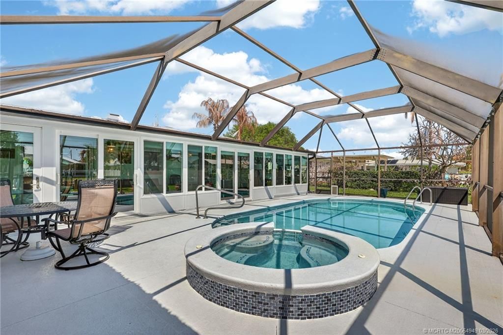 Photo of 2004 5th Court SE, Vero Beach, FL 32962 (MLS # M20054949)